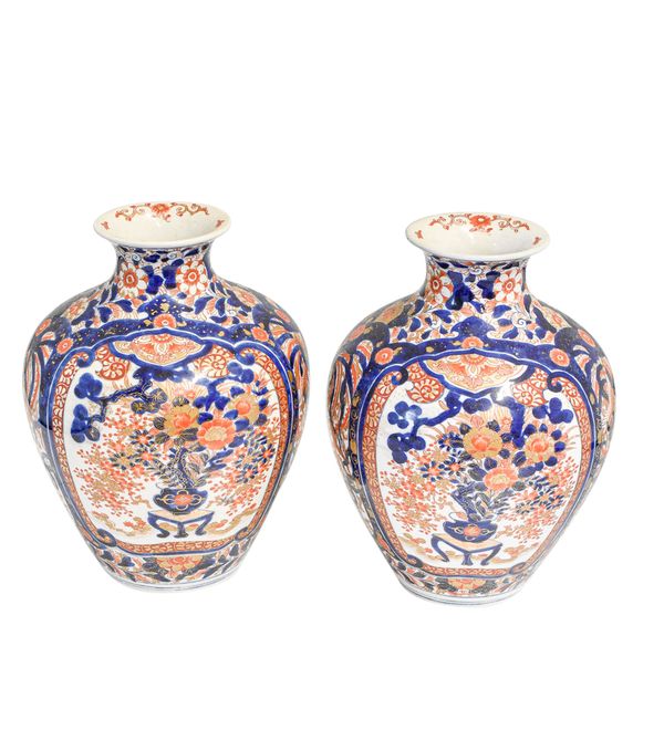 PAIR OF JAPANESE IMARI VASES