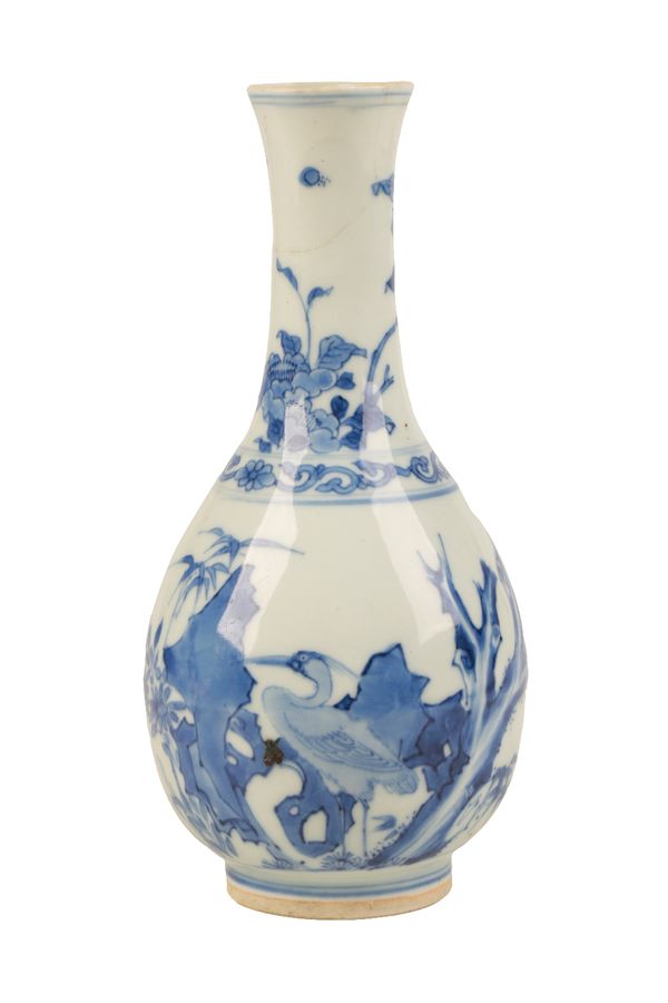 BLUE AND WHITE PEAR-SHAPED BOTTLE VASE TRANSITIONAL PERIOD