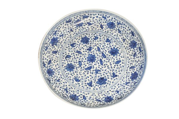 LARGE BLUE AND WHITE 'FLORAL SCROLL' MING STYLE DISH, 20TH CENTURY