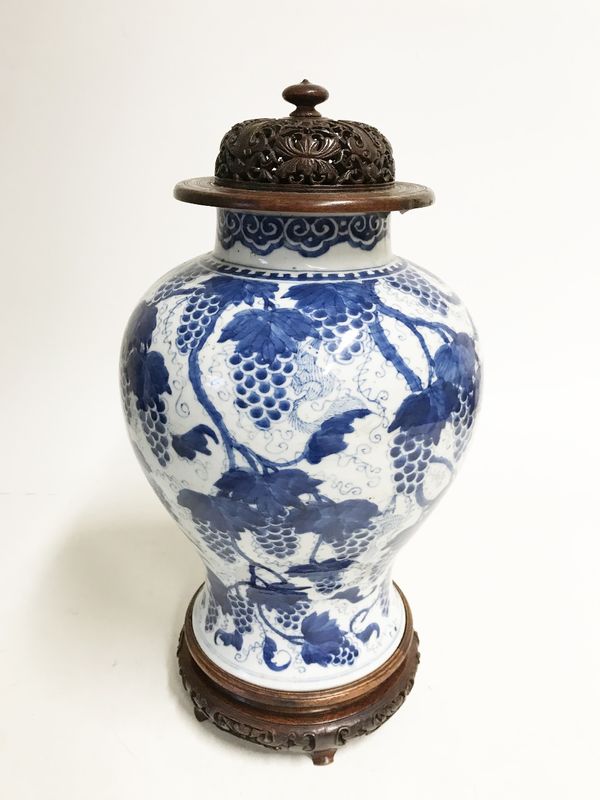 LARGE BLUE AND WHITE JAR, QING DYNASTY