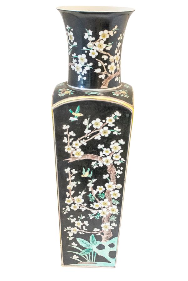 LARGE FAMILLE NOIRE SQUARE FORM VASE, QING DYNASTY, 19TH CENTURY