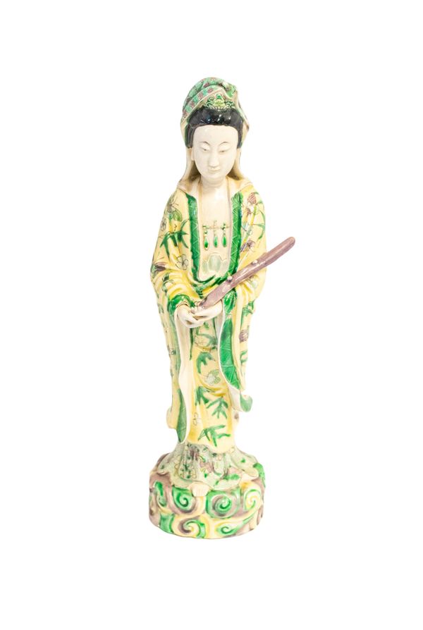 FAMILLE VERTE FIGURE OF GUANYIN, LATE QING DYNASTY