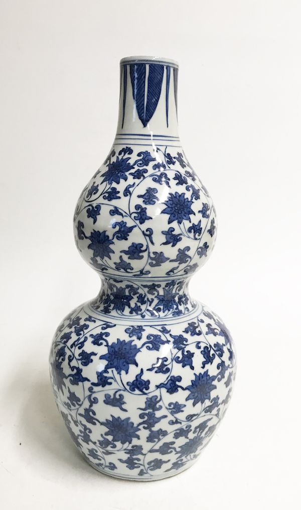 LARGE BLUE AND WHITE DOUBLE GOURD 'LOTUS' VASE, 20TH CENTURY