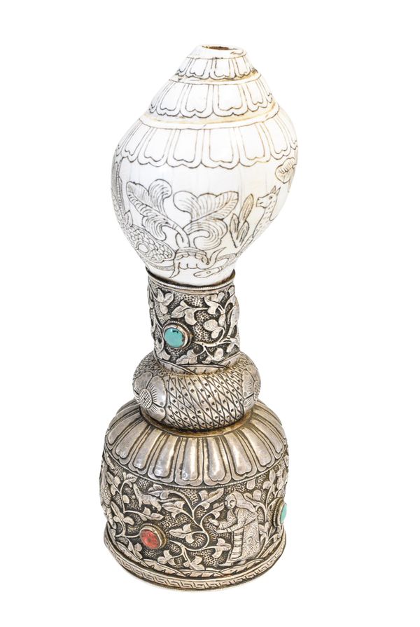 UNUSUAL SILVER MOUNTED AND CONCH SHELL TABLE HORN, TIBET, 19TH CENTURY