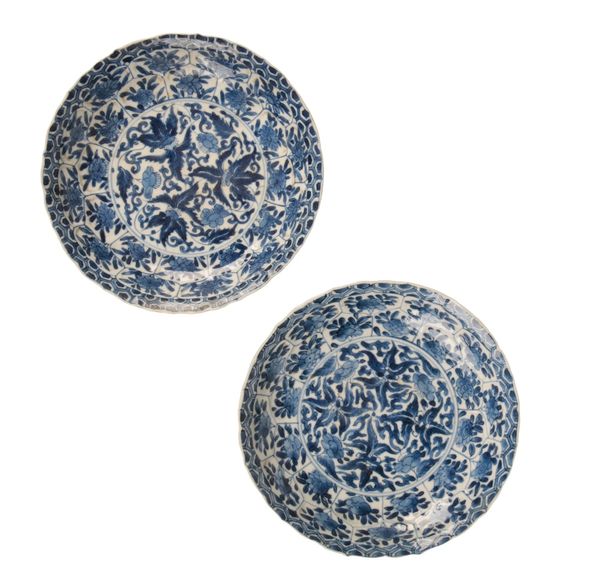PAIR OF BLUE AND WHITE FOLIATE-FORM SAUCER DISHES, KANGXI PERIOD