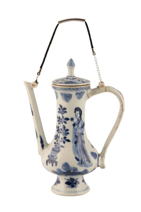 SLENDER BLUE AND WHITE EWER AND COVER, KANGXI PERIOD