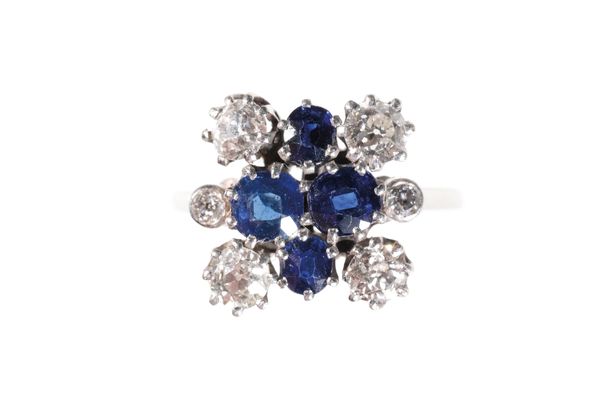 A DIAMOND AND SAPPHIRE CLUSTER RING