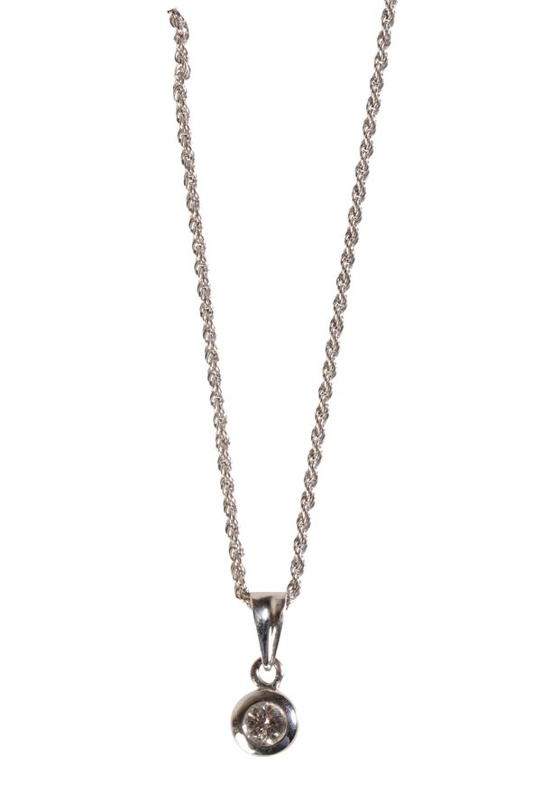 DIAMOND SOLITAIRE PENDANT NECKLACE