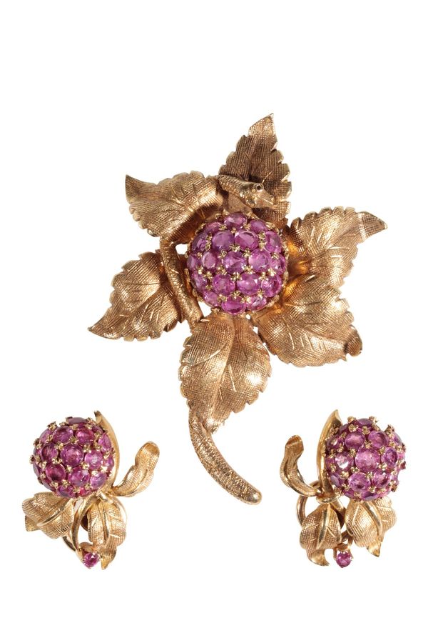 18CT GOLD AND RUBY FLORAL BROOCH AND EN SUITE EAR CLIPS