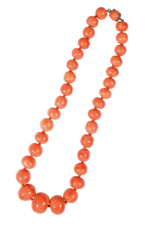 GRADUATED CORAL BEAD NECKLACE