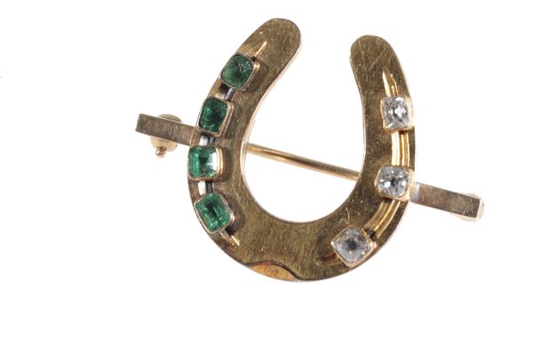 VICTORIAN HORSE SHOE BROOCH, DECORATED WITH DIAMONDS AND EMERALDS