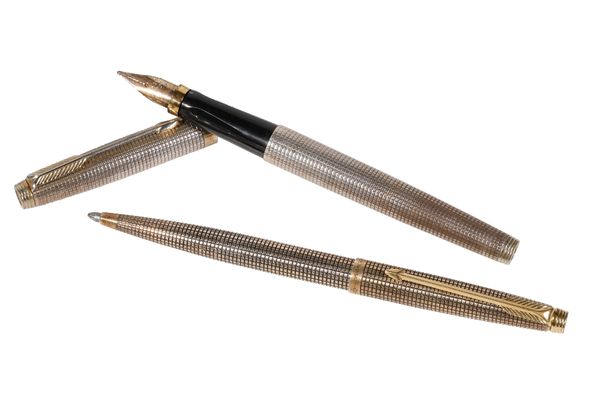 PARKER: A SILVER "CISELE" 75 FOUNTAIN PEN AND BALLPOINT PEN SET