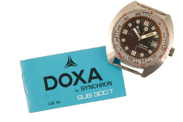 DOXA SUB 300T SHARK HUNTER GENTLEMAN'S STAINLESS STEEL CASE DIVERS WATCH