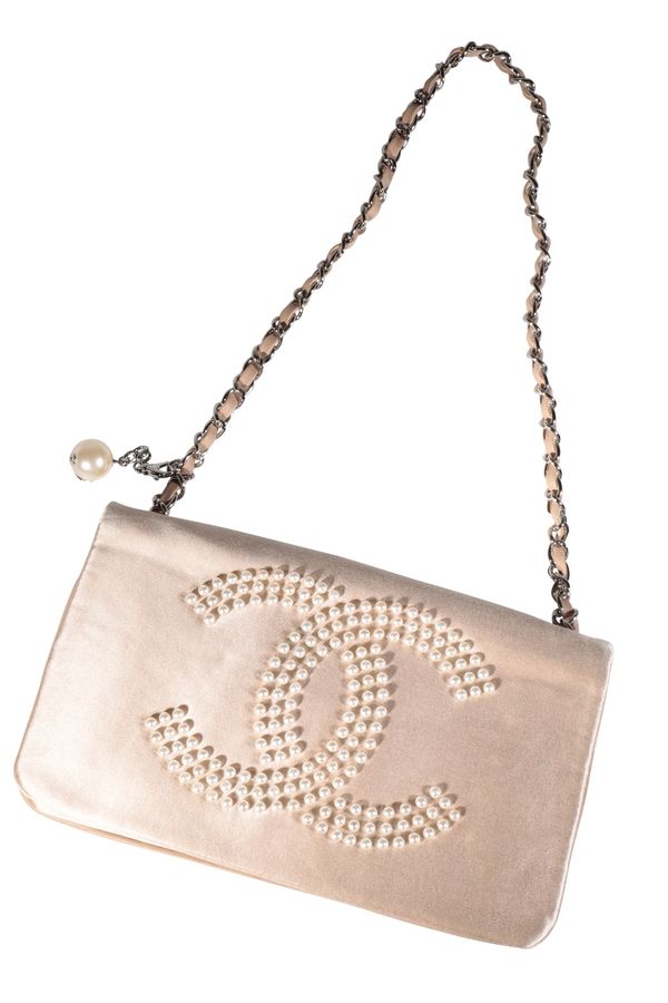 CHANEL CHAMPAGNE COLOURED SILK EVENING BAG WITH PEARL CC LOGO