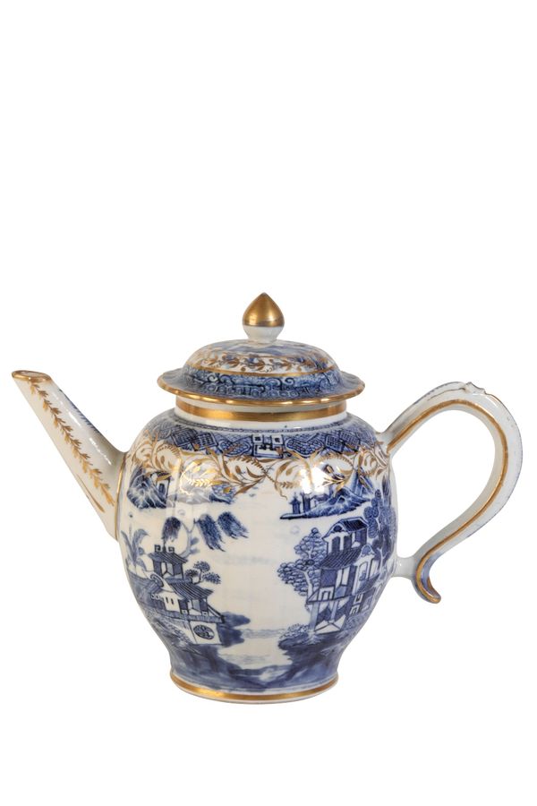 CHINESE EXPORT BLUE AND WHITE TEAPOT