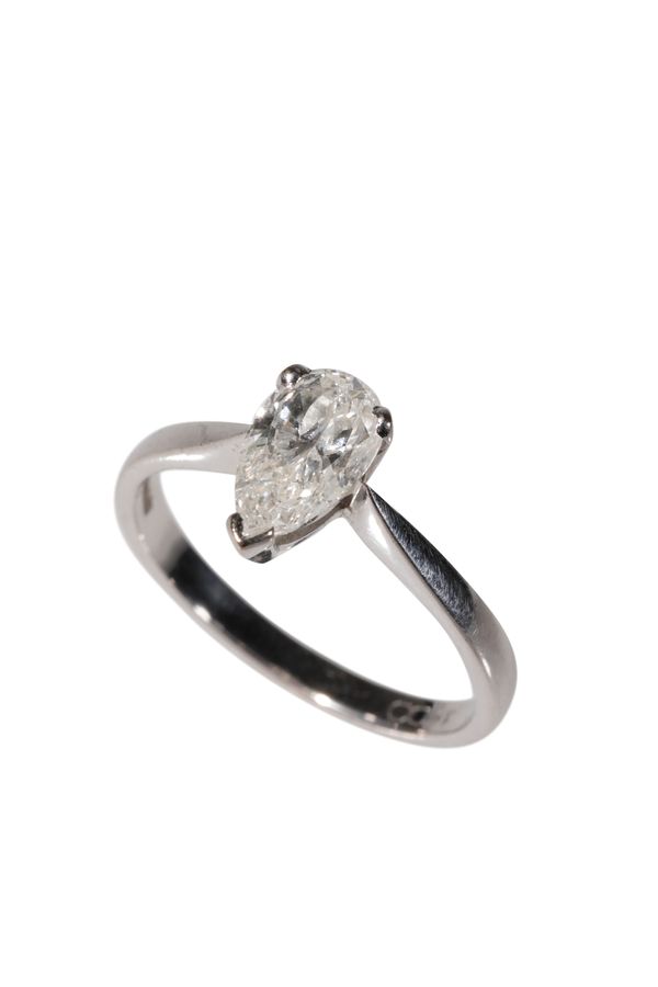 DIAMOND SOLITAIRE RING