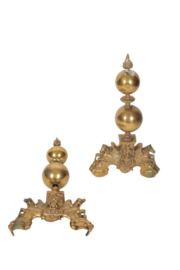 PAIR OF BRASS ANDIRONS IN DUTCH LATE 17TH CENTURY STYLE