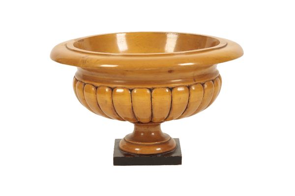 TURNED, CARVED AND STAINED BEECH URN IN NEOCLASSICAL TASTE