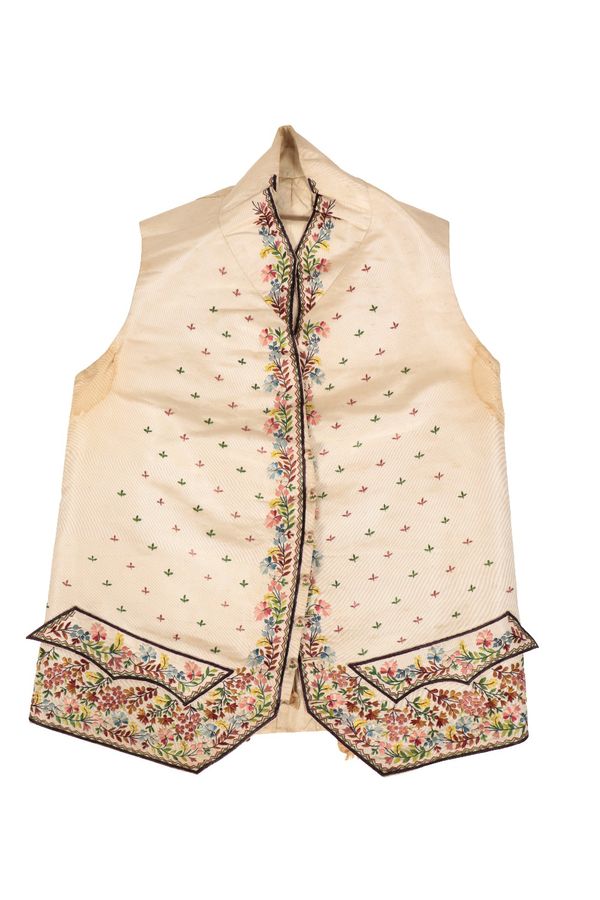 19TH CENTURY GENTLEMAN'S CREAM SILK EMBROIDERED WAISTCOAT