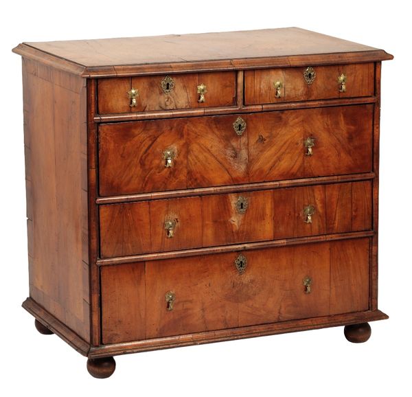 GEORGE I WALNUT CHEST OF DRAWERS