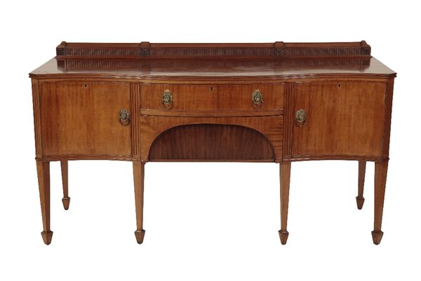 MAHOGANY SIDEBOARD IN GEORGE III STYLE