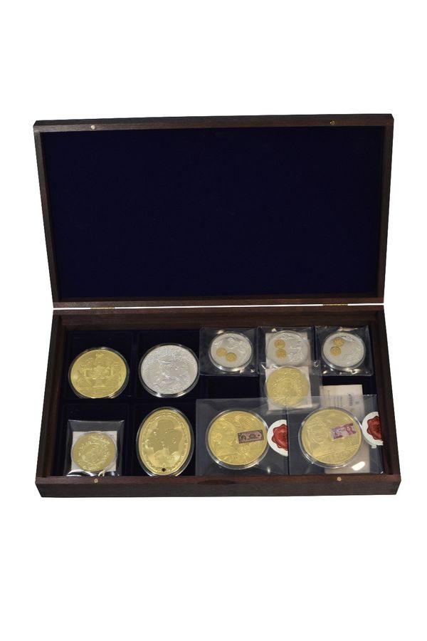 COLLECTION OF COMMEMORATIVE COINS