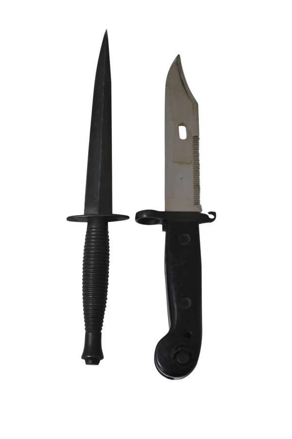 WORLD WAR II COMMANDO DAGGER