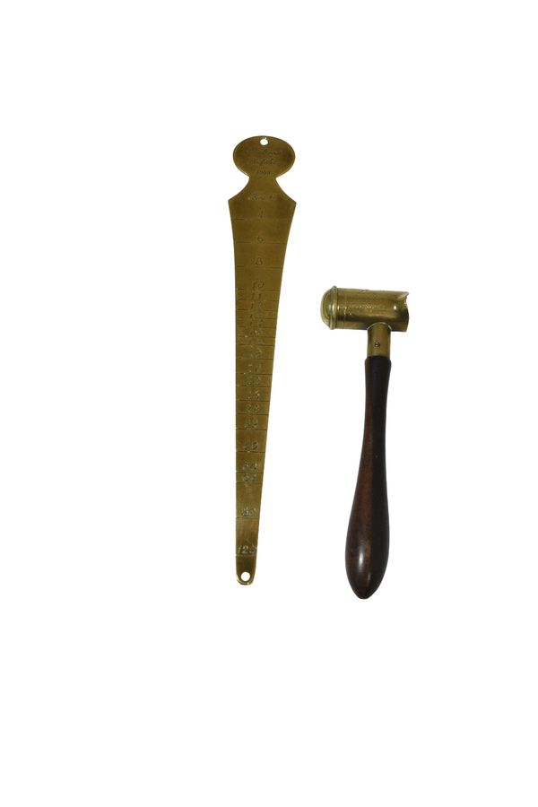 K.STEGGLES: A BRASS BORE GAUGE and a brass powder measure