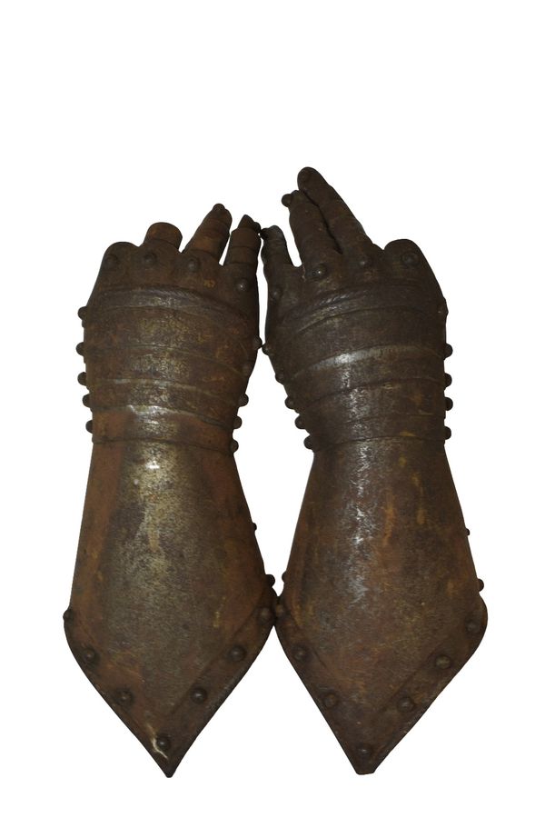 PAIR OF VICTORIAN ARMOUR GAUNTLETS