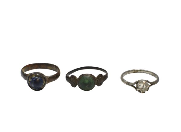 LATE MEDIEVAL BRONZE AND GLASS-SET RING