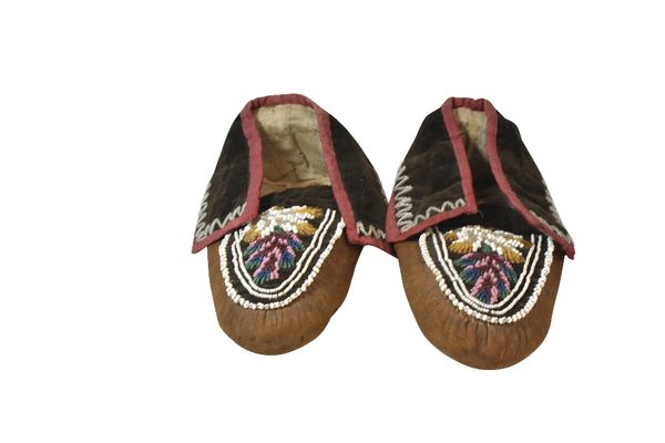 PAIR OF IRIQUOI BEADED BUCKSKIN MOCCASINS