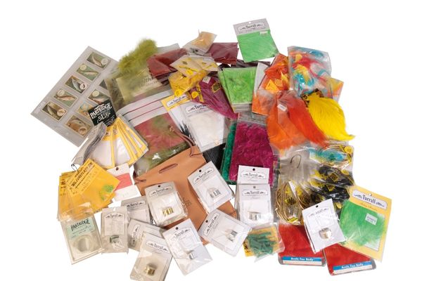 COLLECTION OF VARIOUS FLY TYING MATERIALS