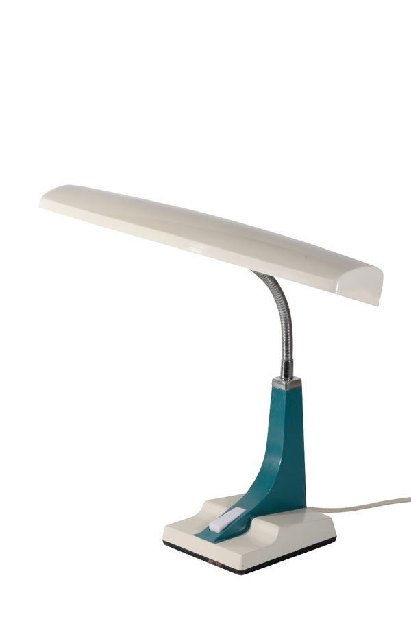 PIFCO: A BANKERS STYLE DESK LAMP