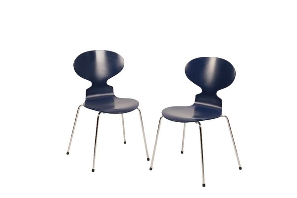 *ARNE JACOBSEN FOR FRITZ HANSEN: A PAIR OF VITRA "SERIES 7" DINING CHAIRS