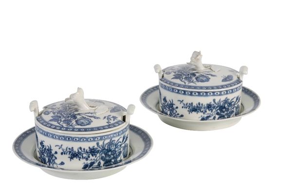 PAIR OF FIRST PERIOD WORCESTER BLUE AND WHITE BUTTER TUBS, COVERS AND STANDS, 18TH CENTURY