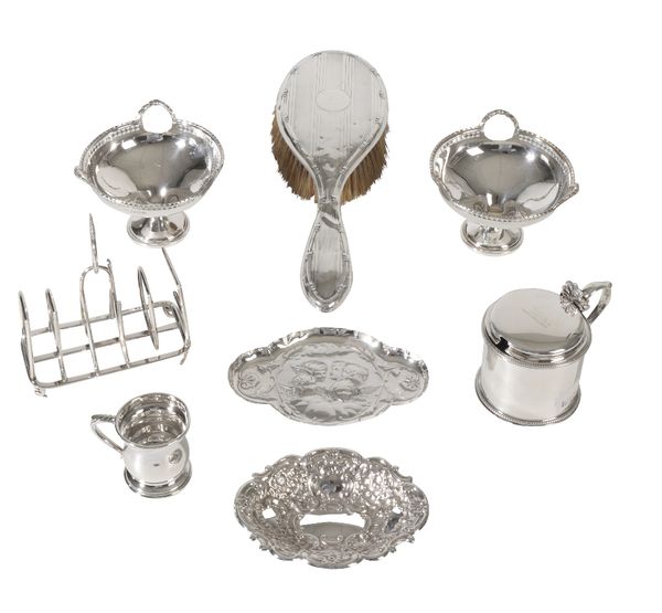 SMALL QUANTITY OF HALLMARKED SILVER