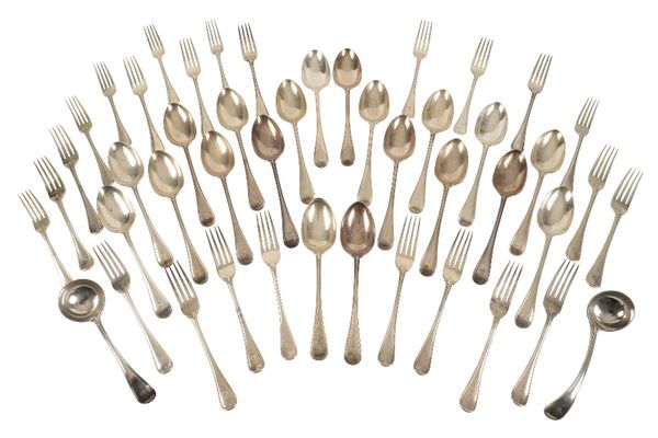 AN EXTENSIVE CANTEEN OF OLD ENGLISH THREAD PATTERN FLATWARE