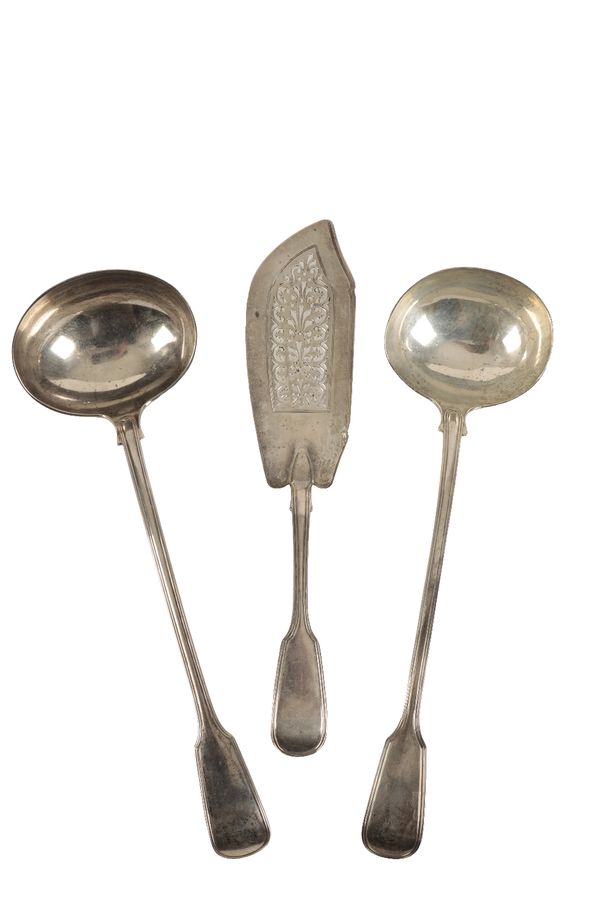 WILLIAM IV SILVER FIDDLE AND THREAD PATTERN SAUCE LADLE