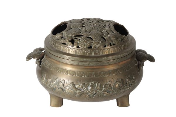 LARGE CHINESE BRONZE 'CRYSANTHEMUM' CENSER AND COVER, LATE QING DYNASTY