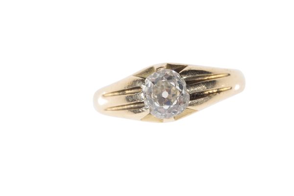 AN 18 CARAT GOLD SOLITAIRE DIAMOND RING