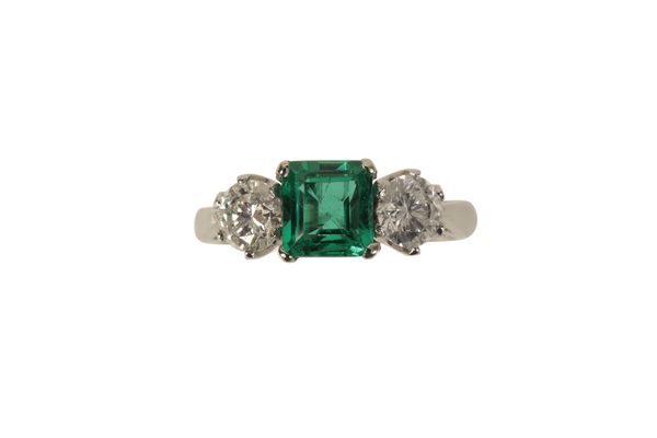 A PLATINUM EMERALD AND DIAMOND RING