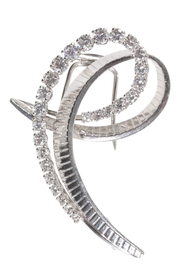 A DIAMOND BROOCH