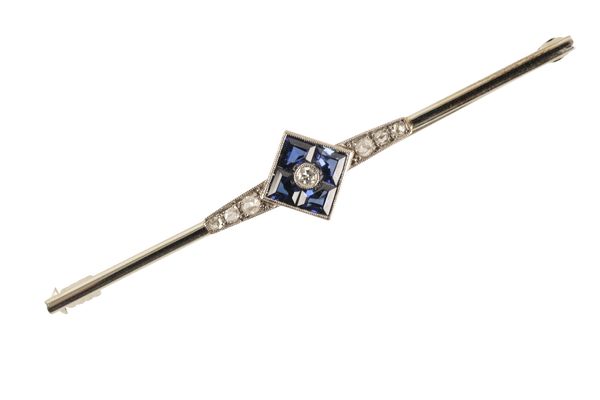 AN ART DECO SAPPHIRE AND DIAMOND BAR BROOCH