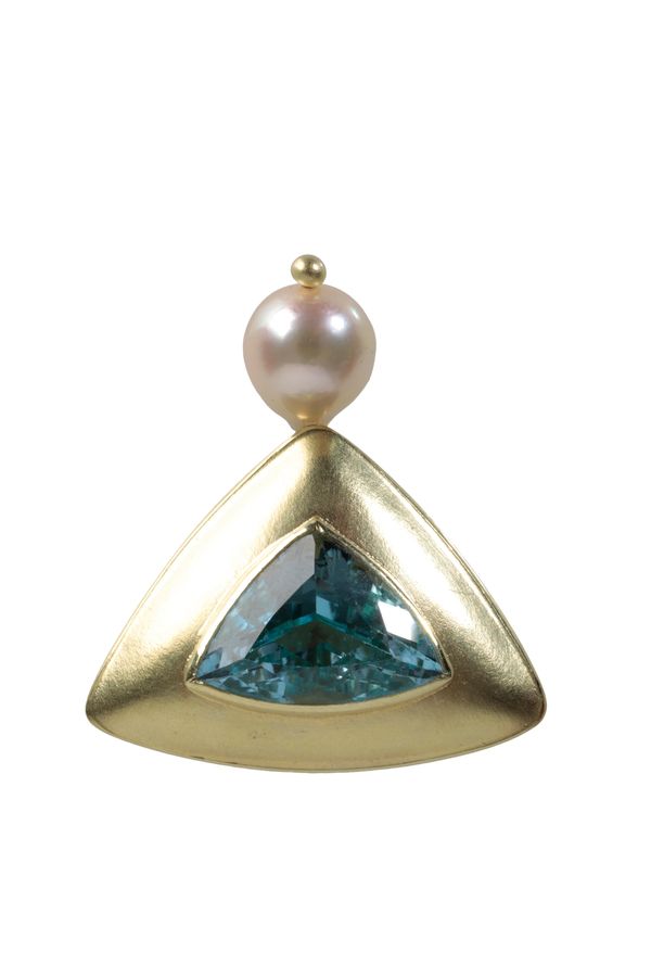 A GEMSTONE AND CULTURED PEARL GOLD PENDANT