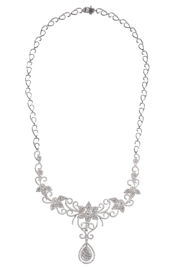 A DIAMOND FOLIATE NECKLACE