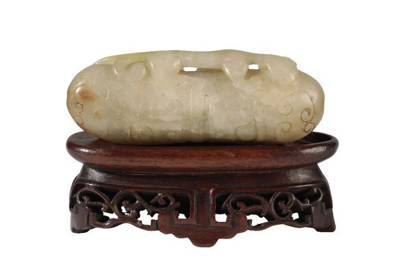 CARVED ARCHAISTIC JADE PENDANT, MING DYNASTY