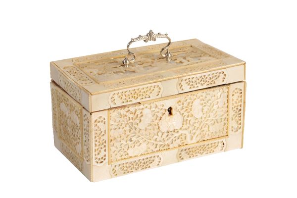 MOTHER OF PEARL EXPORT TEA CADDY, QING DYNASTY, EARLY 19TH CENTURY