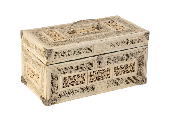 CARVED IVORY TEA CADDY, QING DYNASTY, EARLY 19TH CENTURY