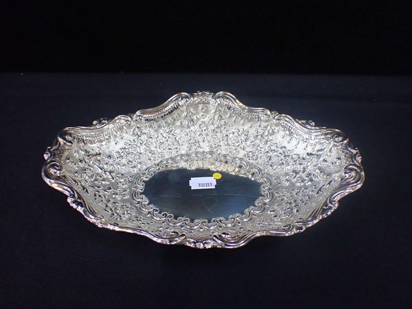 A VICTORIAN SILVER OVAL BOWL