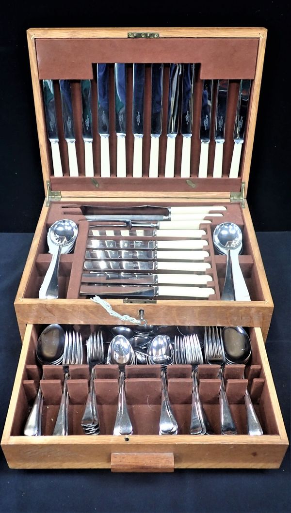 OAK CANTEEN OF SILVER PLATED CUTLERY